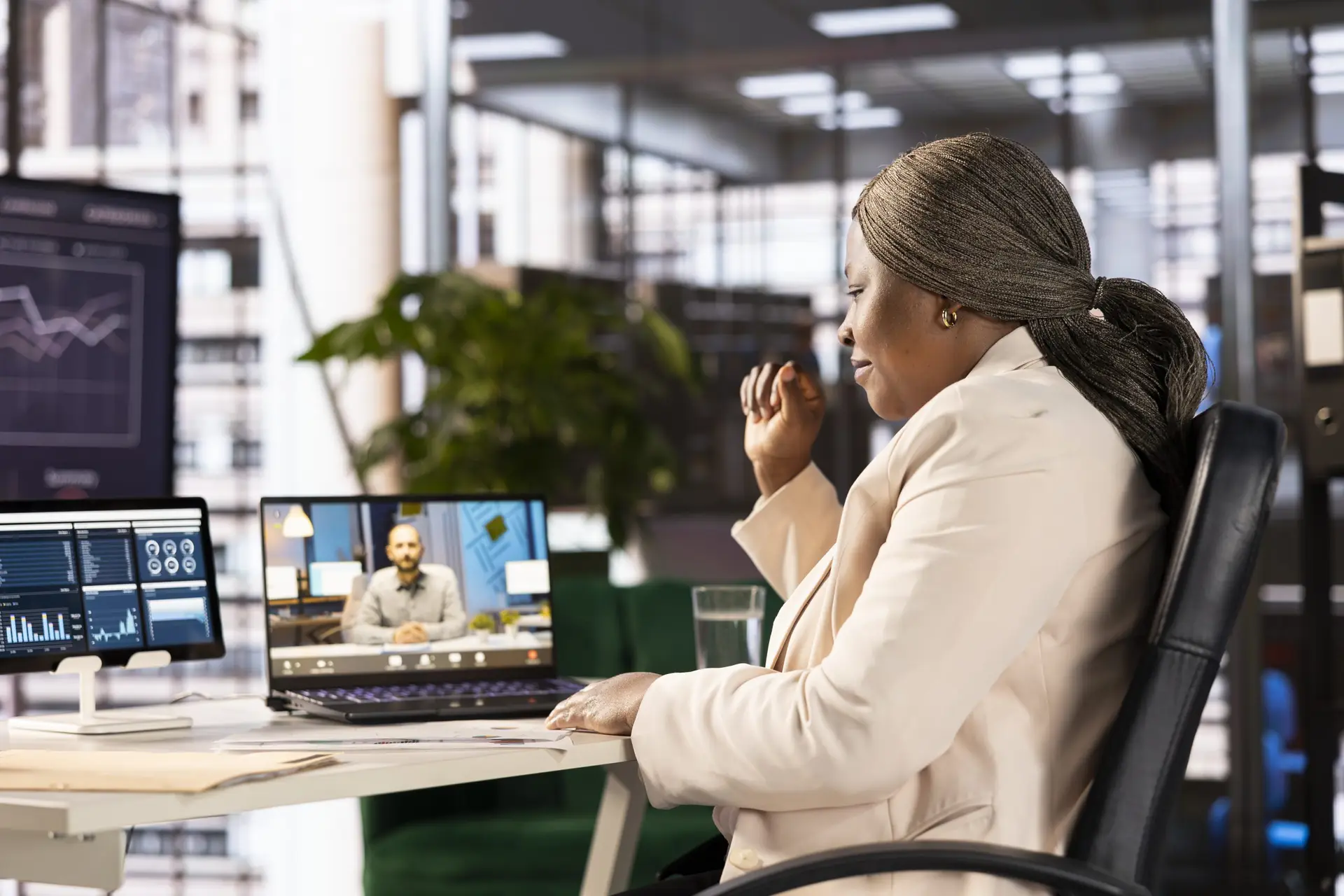 Leadership coaching taking place between two people on video
