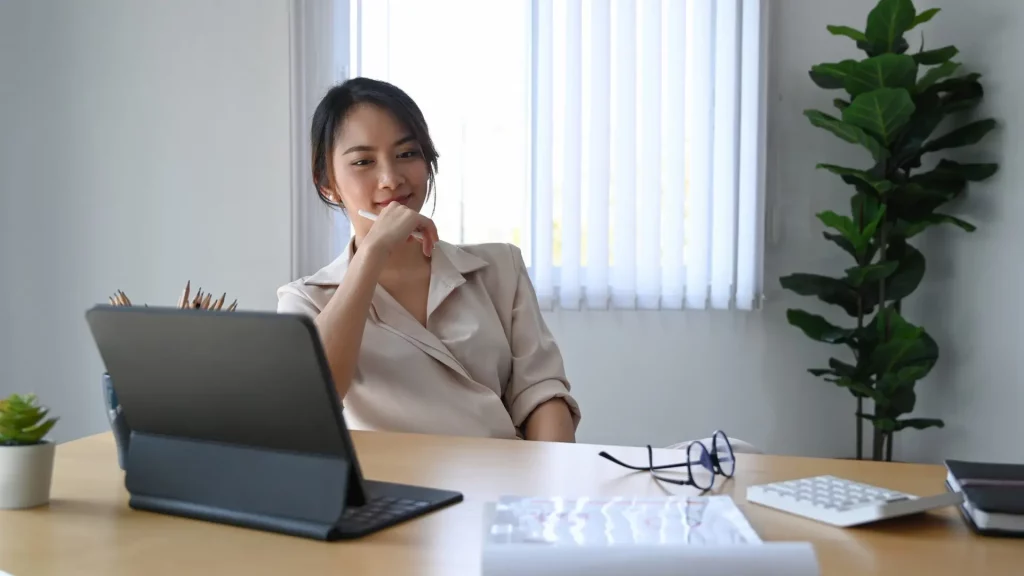 an executive leadership coach at her desk virtually coaching senior leaders