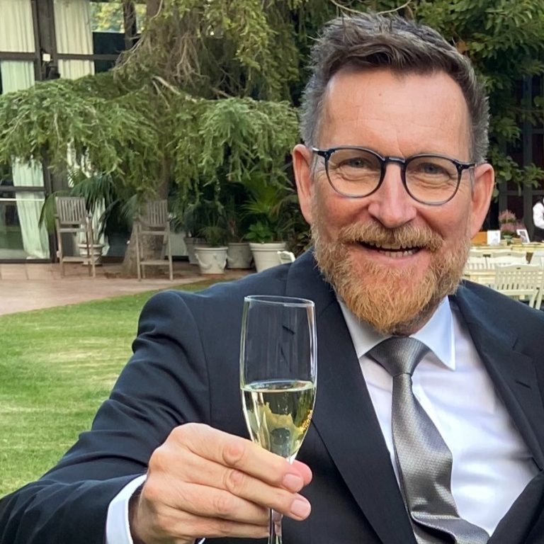 Paul con copa 2021 768x768