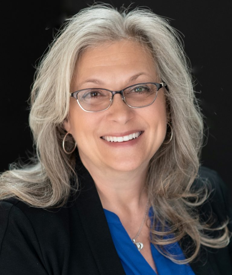 Donley Julie KR3 9278 crop 768x911