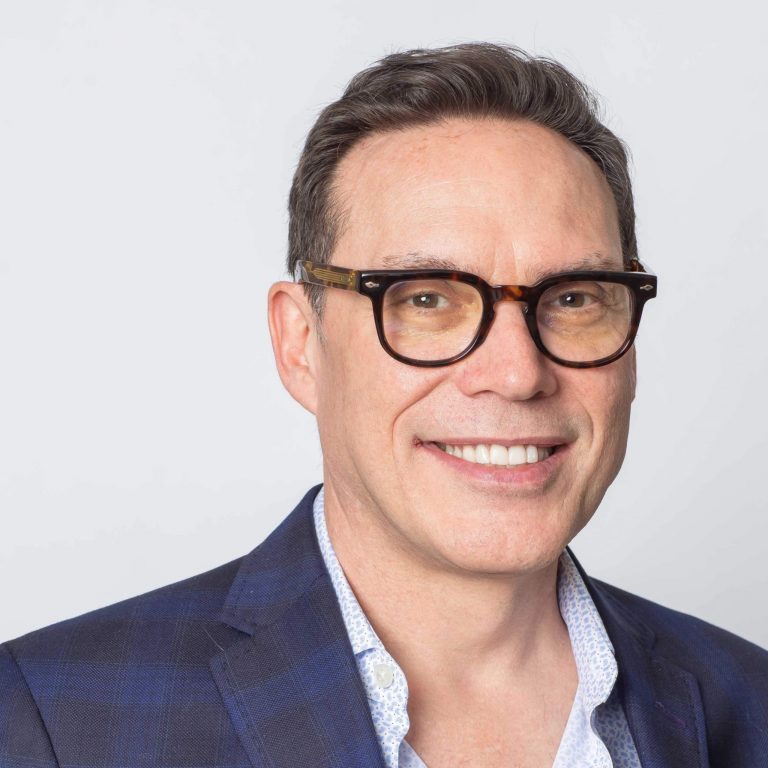 Hewitt Headshot2 scaled 1 768x768