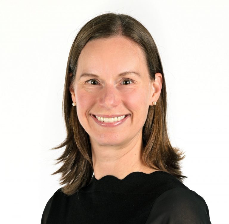 Jen Campbell Headshot scaled 1 768x749